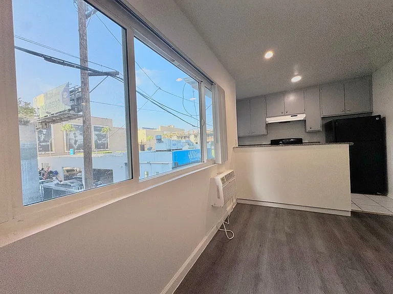 3860 Mentone Ave — Photo 4
