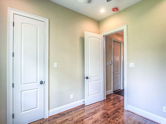5th image of 1126 W 16th St Unit D