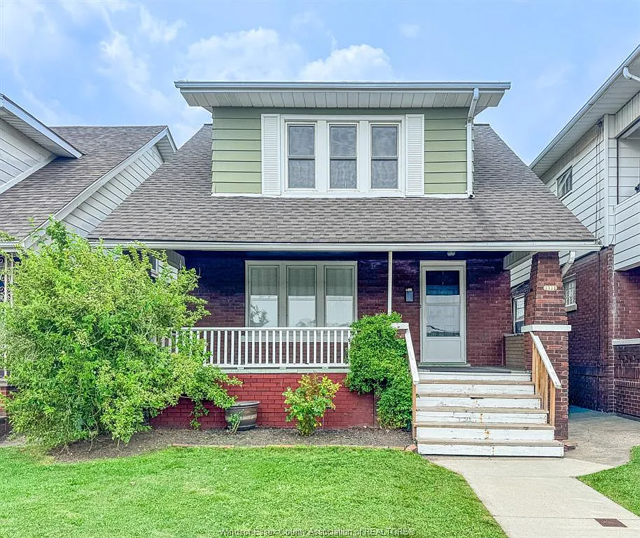 3 bed, $2,395 — Photo 1