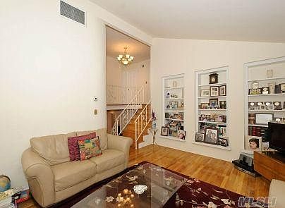 5th image of 21 Cortland Ave