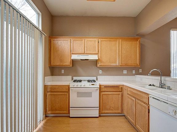 4th image of 679 Grafton Way
