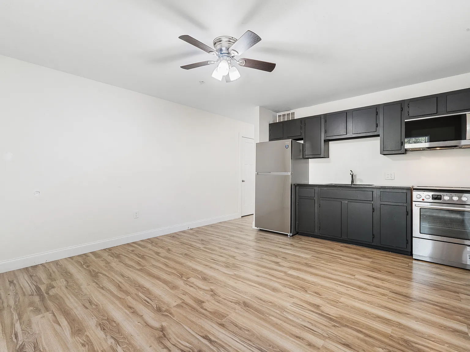 2210 Washington Ave — Photo 2
