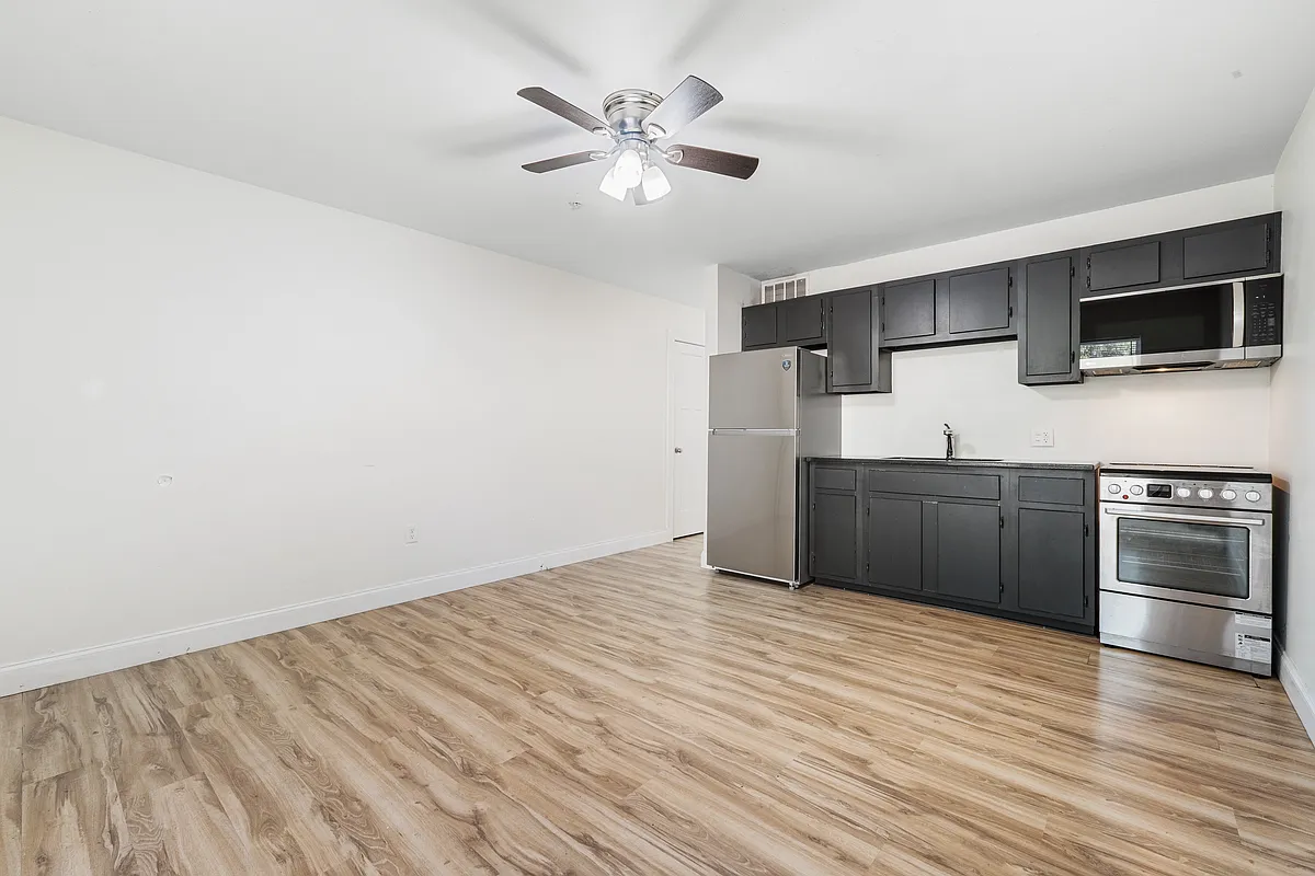 Building Photo - 2210 Washington Ave #9