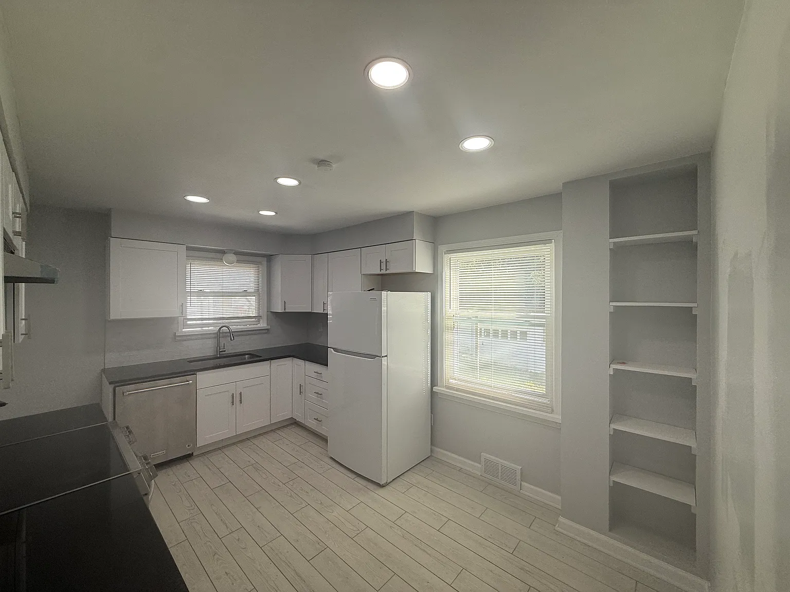 4 bed, 1985 sqft, $2,100 — Photo 4
