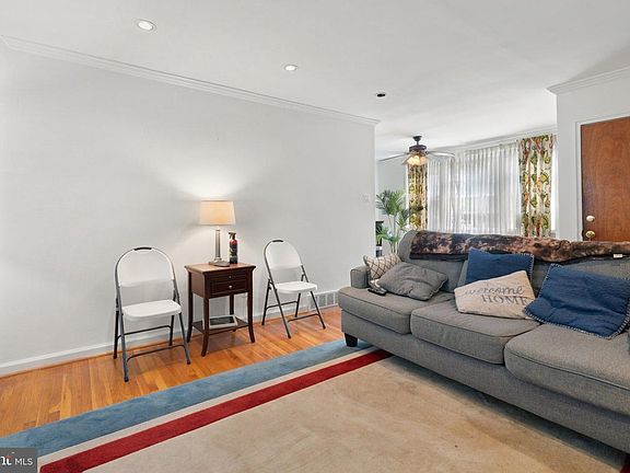 4th image of 3711 Mimi Cir