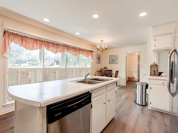 4th image of 80 Birchwood Ln