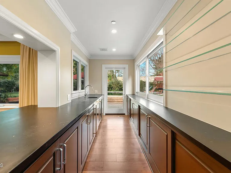 1410 Hillcrest Ave — Photo 14