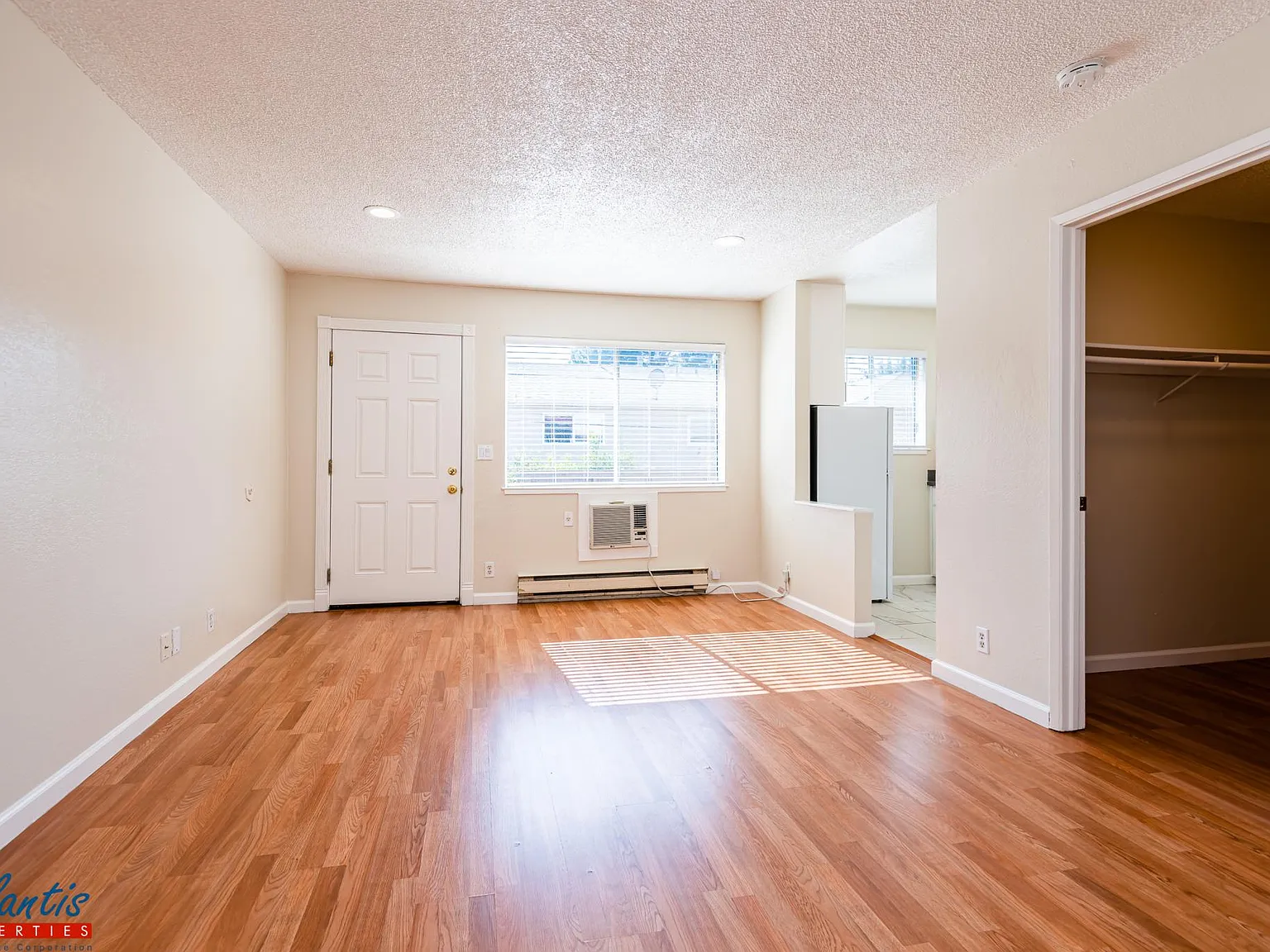 Studio, 425 sqft, $1,895 — Photo 3