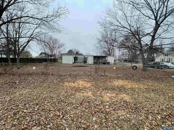 11 Sivley Dr NW, Falkville, AL 35622