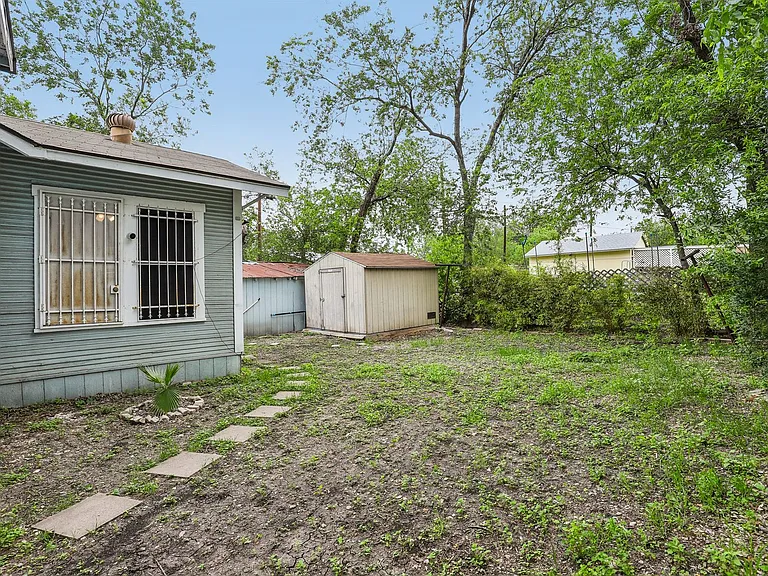 2310 N Sabinas St — Photo 22