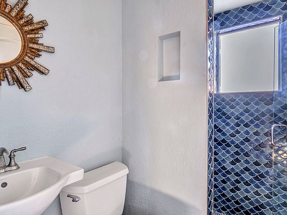 4th image of 731 Hull & S Armstrong Ave #101