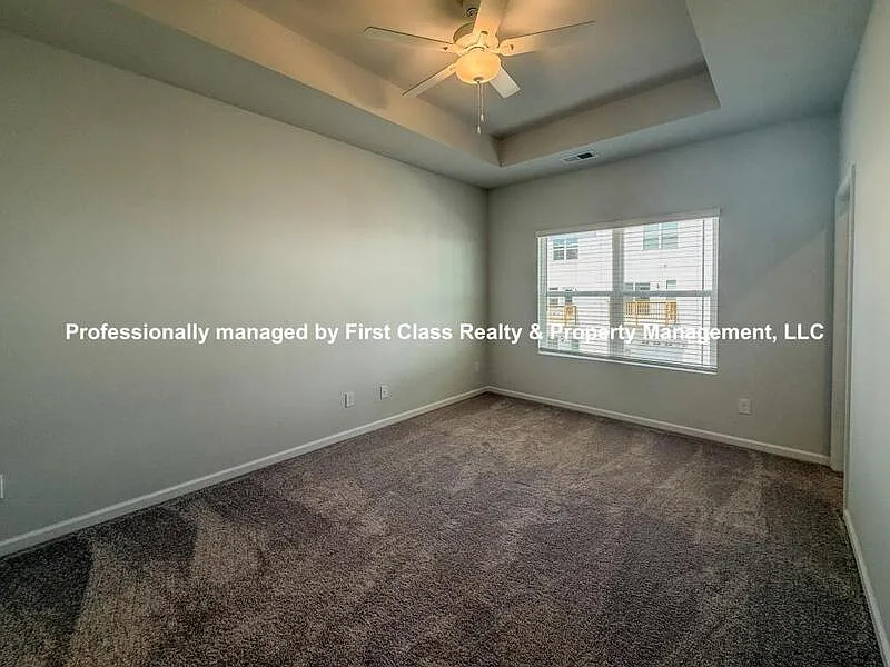 3 bed, 2.5 bath, 1505 sqft, $2,050 — Photo 4