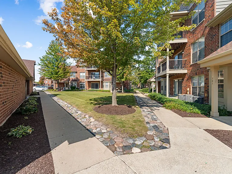 Green Trails Apartments — Photo 2