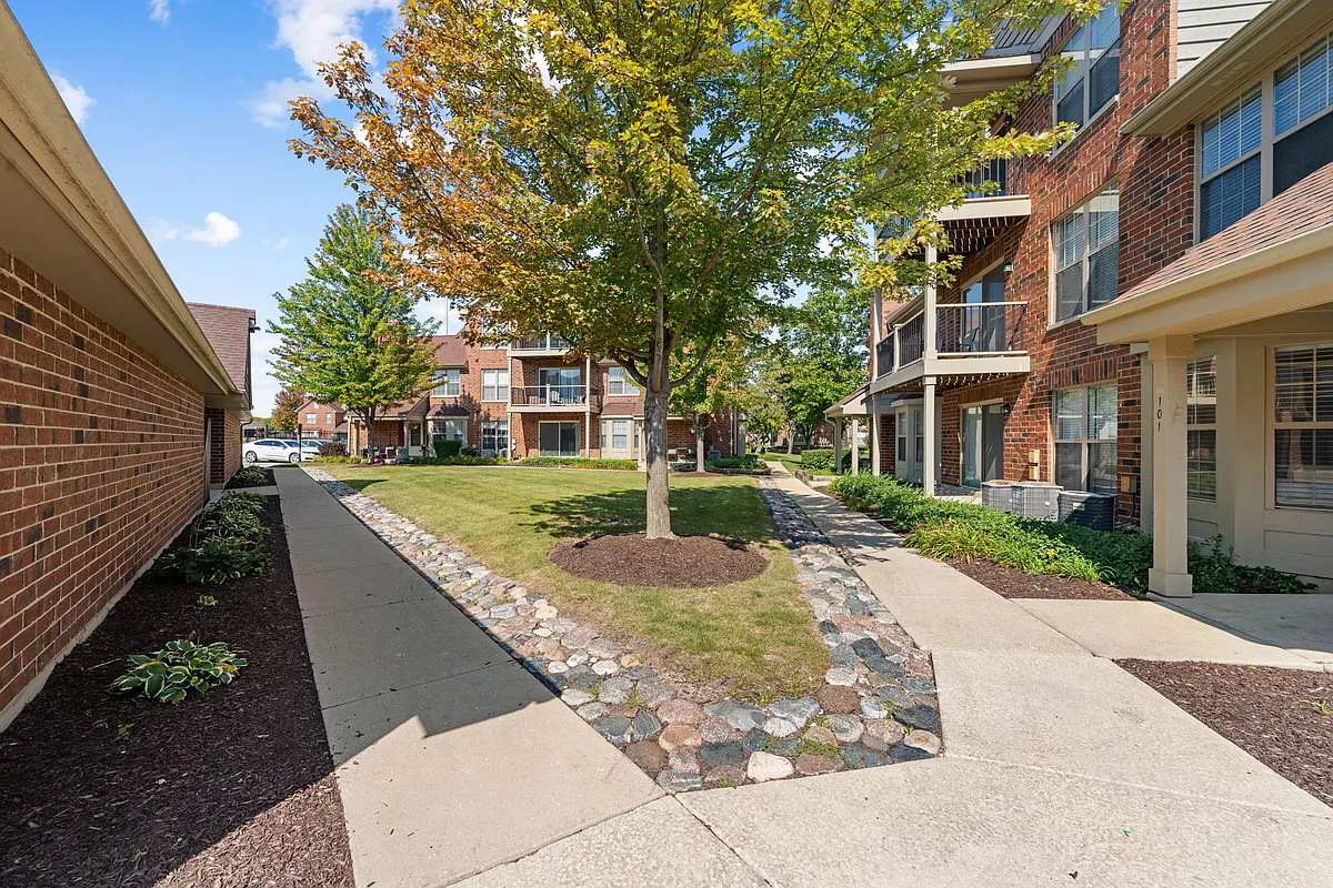 Building Photo - Green Trails Apartments