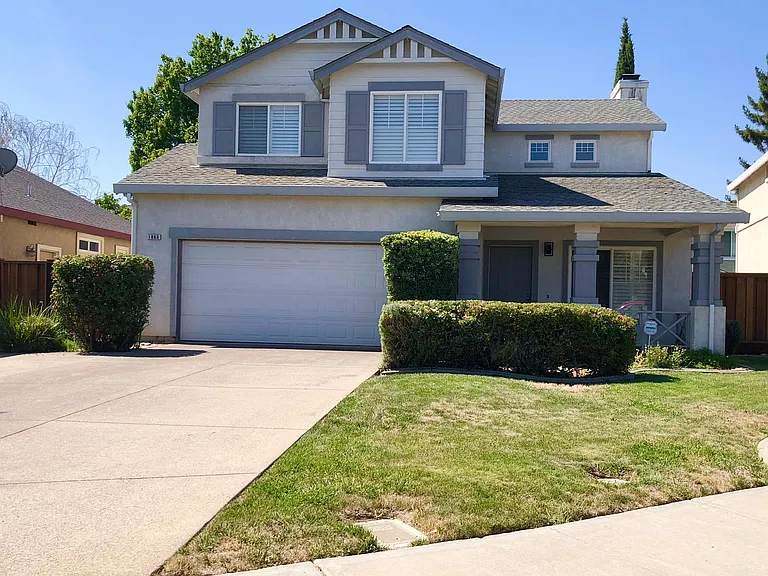 1860 Aurora Ct — Photo 2