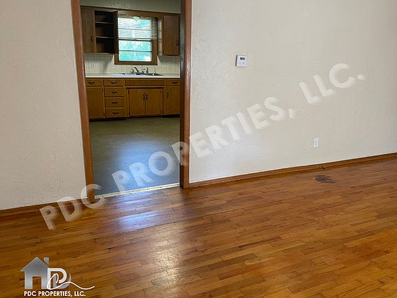 5th image of 832 S Luster Ave