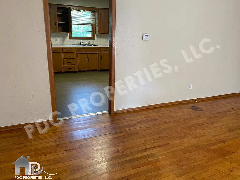 832 S Luster Ave — Photo 5