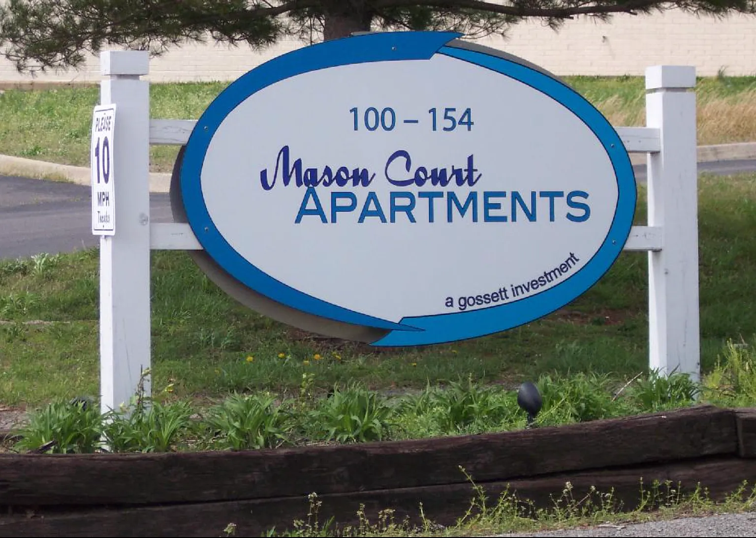 Mason Court Apartments — Photo 2
