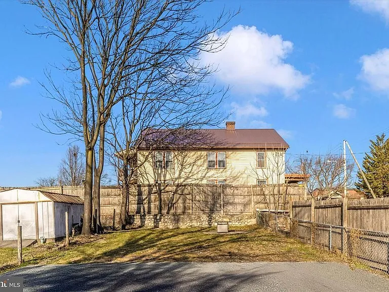 241 N Franklin St — Photo 4