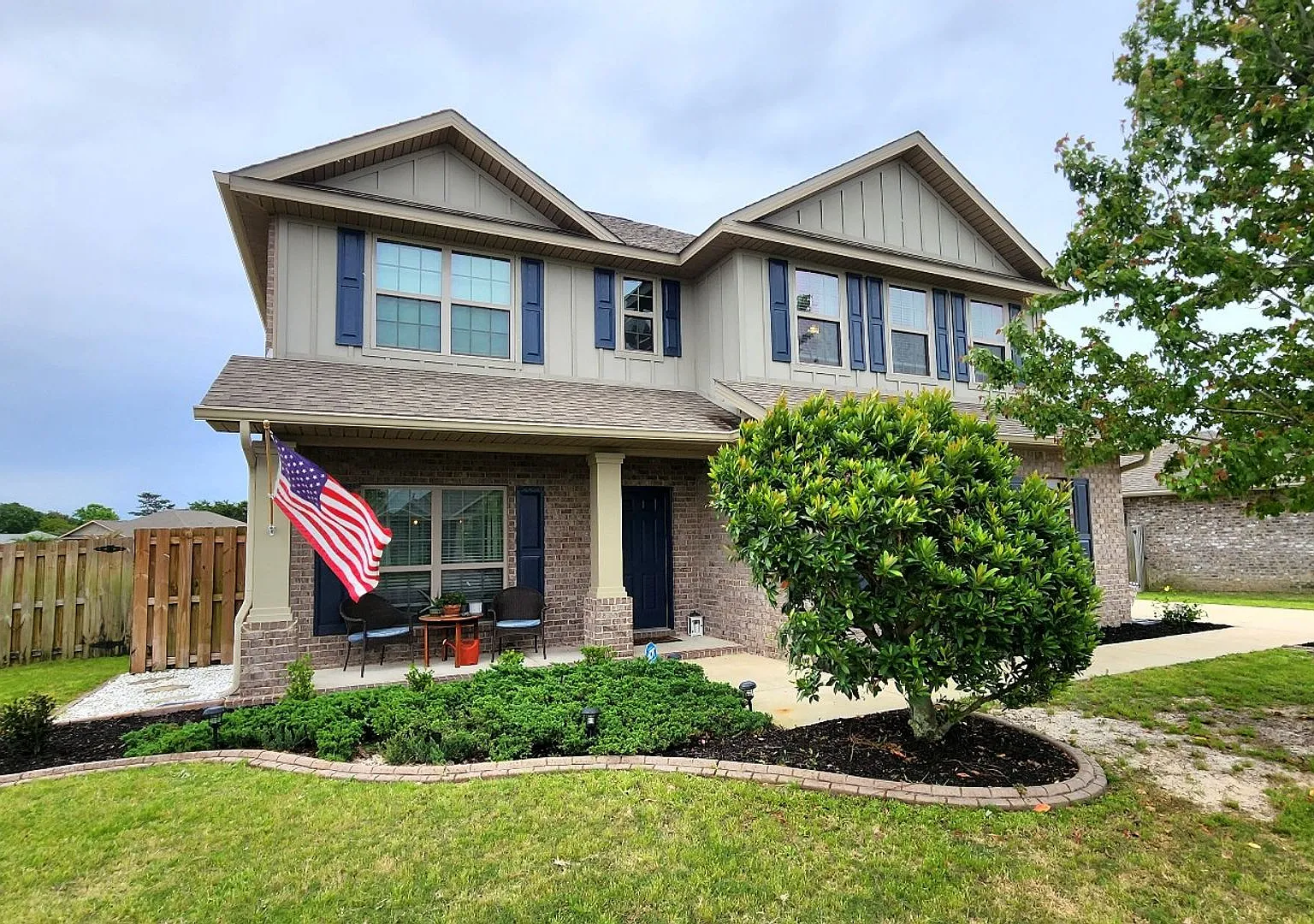 Stunning 4 Bed/3.5 Bath Home in a Peaceful Friendly Neighborhood in Gulf Breeze! — Photo 1