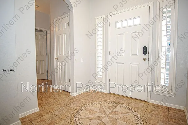 3 bed, 2.0 bath, 1593 sqft, $1,925 — Photo 3