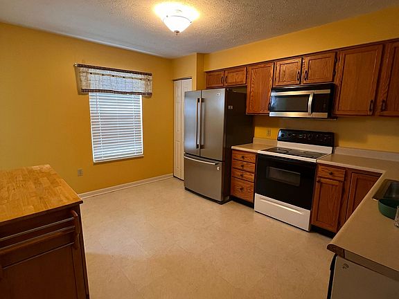5th image of 156 Mountain Dr