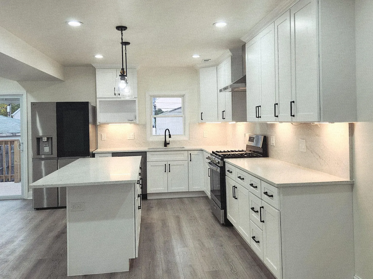 4 bed, 1656 sqft, $2,600 — Photo 3