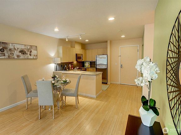 4th image of 2717 Western Avenue #522