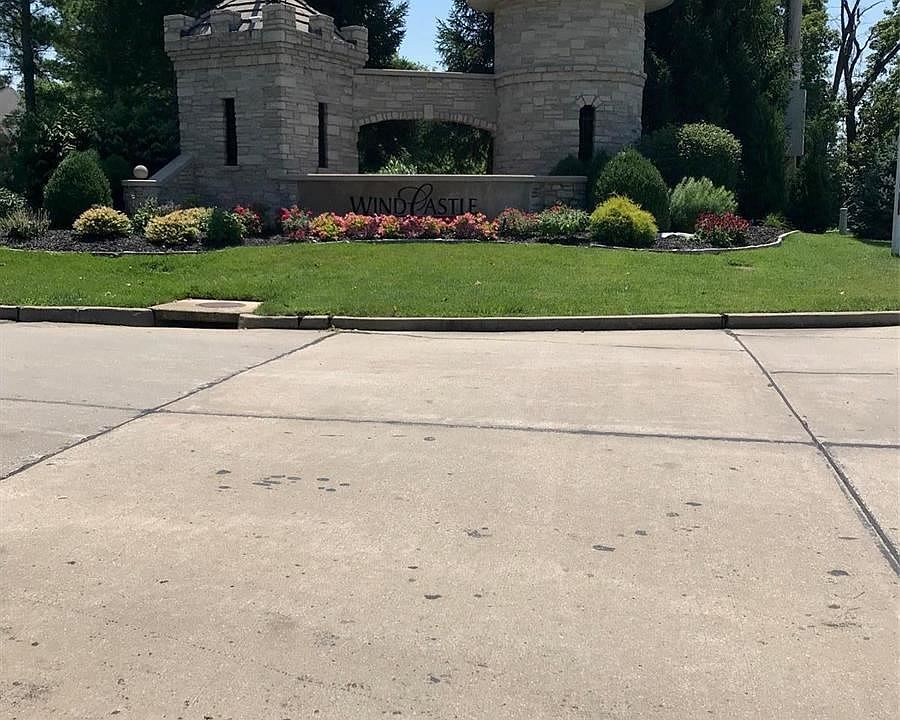 1st image of 65 Castle Bluff Dr