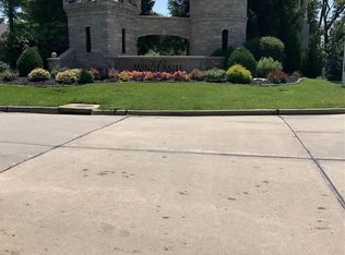 65 Castle Bluff Dr, Saint Charles, MO 63304