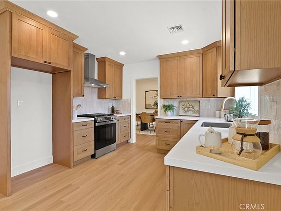 3rd image of 3533 Gundry Ave
