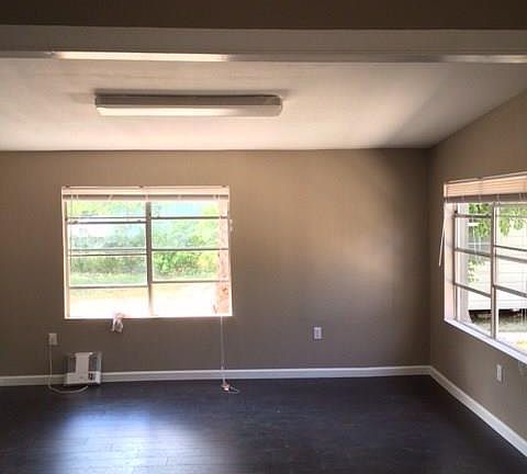 2nd image of 1047 Honeydale Rd