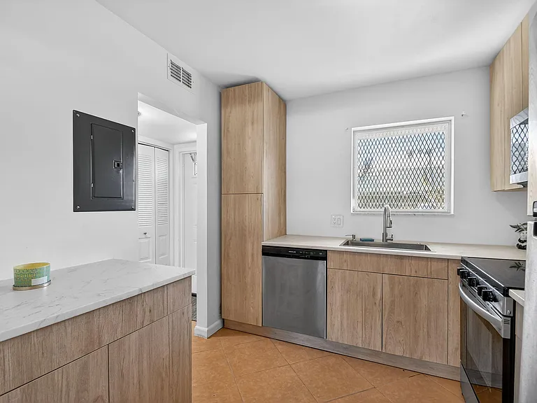 200 Waterway Dr S #104 — Photo 8