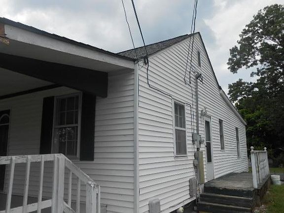 2nd image of 509 NE Broadview Dr