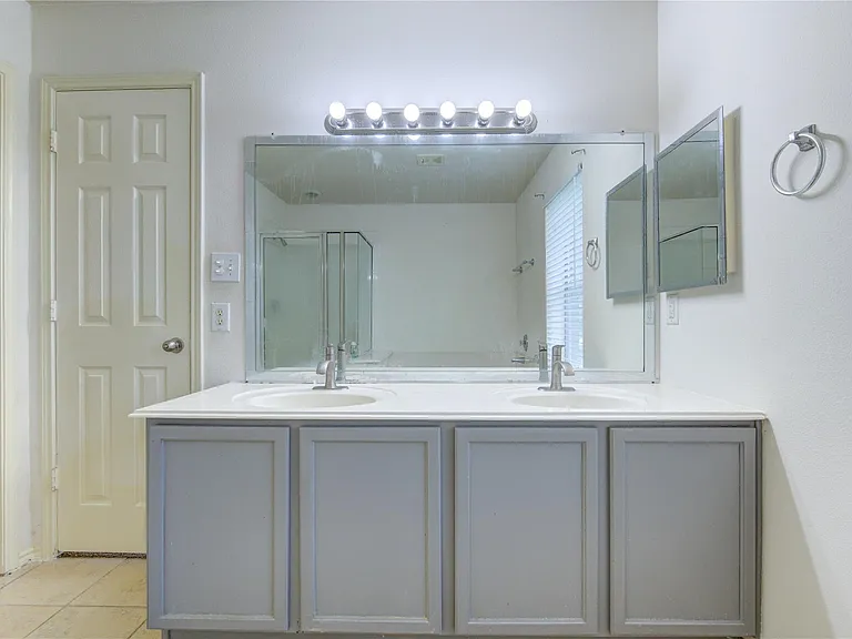 14027 Coveney Dr — Photo 32