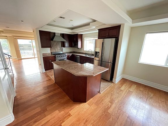 5th image of 11554 Iowa Ave Unit 103