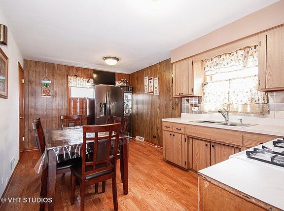4th image of 7655 Leclaire Ave