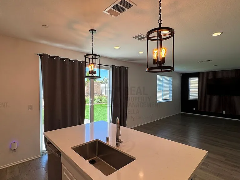 2807 Moonshimmer St — Photo 15