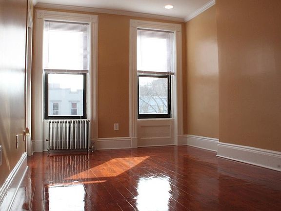 3rd image of 658 6th Ave APT 2