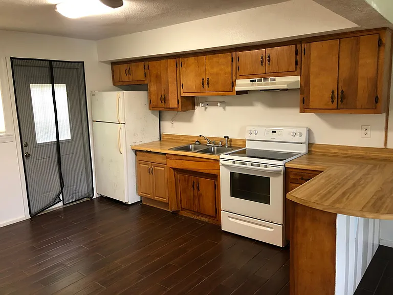 9 Woodland Hills Dr #3 — Photo 2