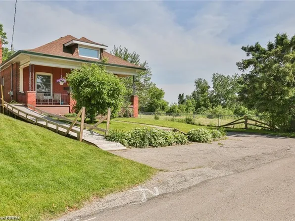5 Cloverdale Ave, Brantford, ON N3R 3X7