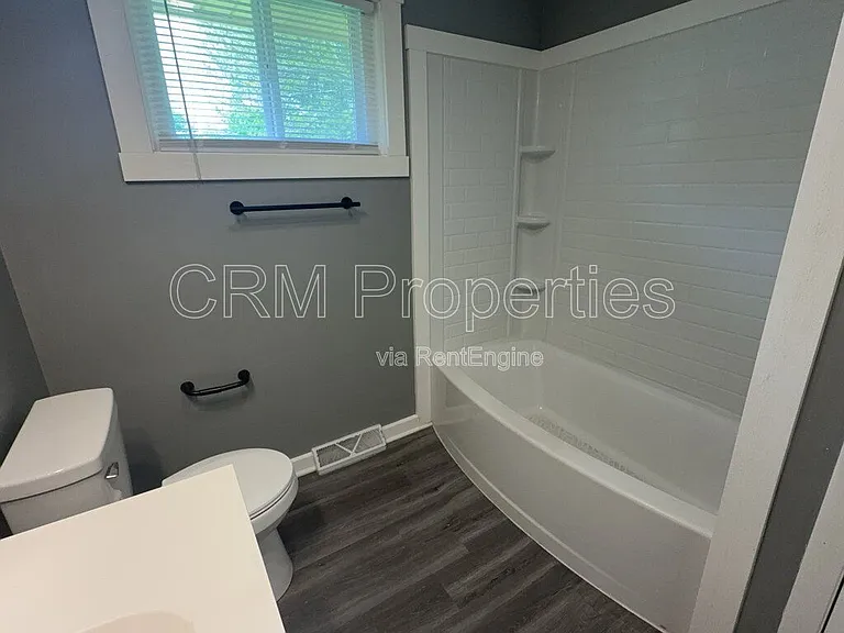 3413 N Milton St — Photo 15