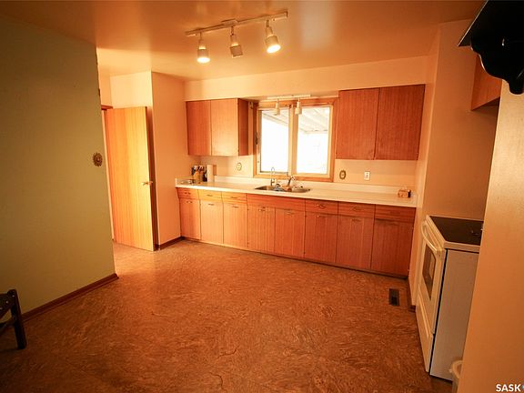 5th image of 175 6th Avenue W