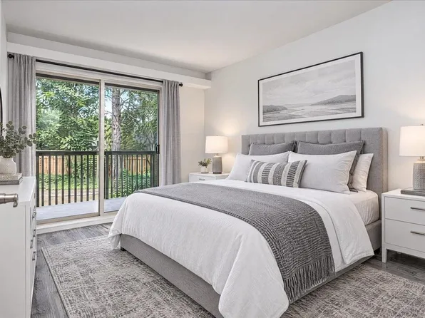 9867 Manchester Dr #419, Burnaby, BC V3N 4P6