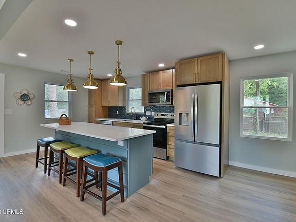 3rd image of 1013 Rentz St