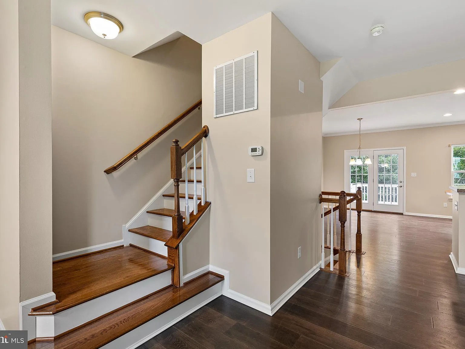 3 bed, 2.5 bath, 1950 sqft, $2,400 — Photo 3