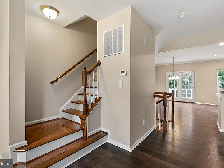 1220 Carrick Ct — Photo 3