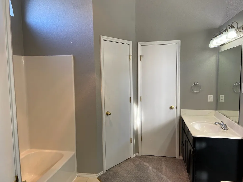 3 bed, 2.0 bath, 1622 sqft, $2,200 — Photo 3