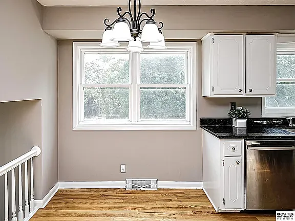 4 bed, 2.5 bath, 2280 sqft, $2,500 — Photo 4