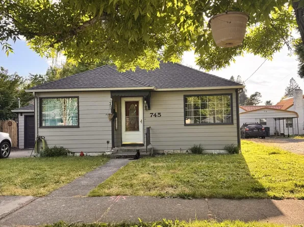 745 20th St NE, Salem, OR 97301